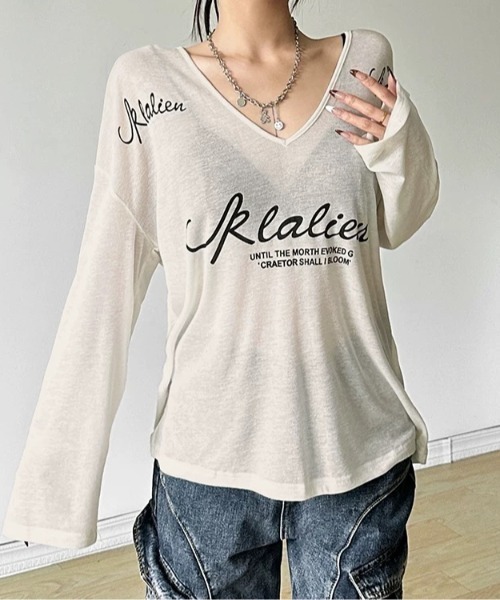 ViViDAY(ビビデー)の「Vネックロゴビッグシルエット長袖シャツ(Tシャツ/カットソー・レディース・ホワイト・M)」の5枚目の写真