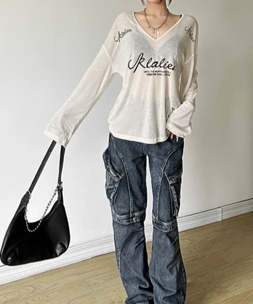 ViViDAY(ビビデー)の「Vネックロゴビッグシルエット長袖シャツ(Tシャツ/カットソー・レディース・ホワイト・M)」の8枚目の写真