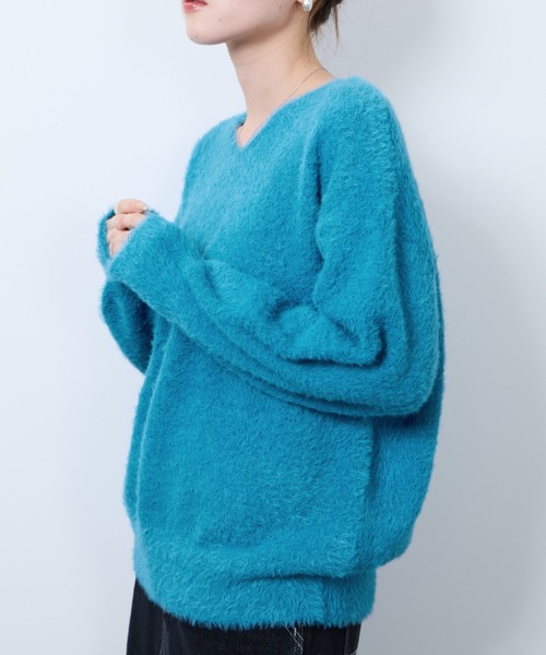 NAVY(ネイビー)の「ふわふわ柔らかな肌さわりのフェザーヤーンVネックニット(ニット/セーター・レディース・オレンジ/ベージュ/ブルーグリーン/ブラック・L/M)」の21枚目の写真