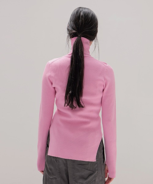 DRESSLAVE（ドレスレイブ）の「cutout rib turtleneck pull(カットアウトリブタートルネックプルオーバー)（ニット/セーター・レディース・チャコールグレー/ブルー/ピンク・38）」の5枚目の写真