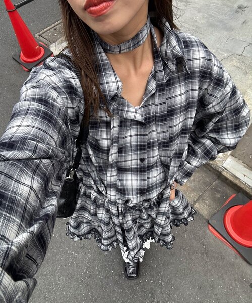 CIAOPANIC（チャオパニック）の「ボウタイ付き裾ティアードチェックシャツワンピース（シャツ/ブラウス・レディース・ブラック/ブラウン/ピンク/グレー・ONE SIZE）」の1枚目の写真