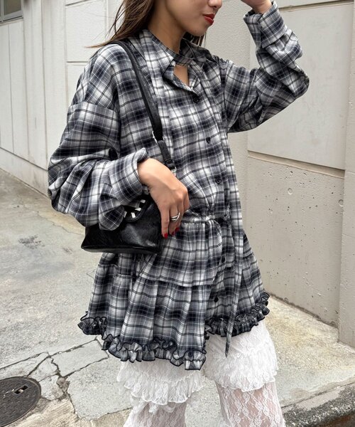 CIAOPANIC（チャオパニック）の「ボウタイ付き裾ティアードチェックシャツワンピース（シャツ/ブラウス・レディース・ブラック/ブラウン/ピンク/グレー・ONE SIZE）」の16枚目の写真