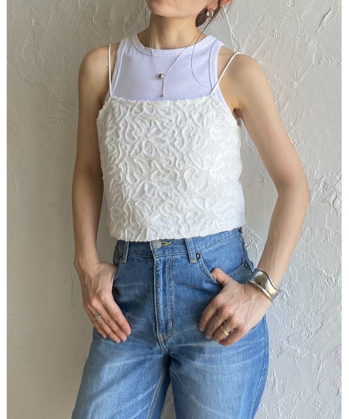 She's Closet(シーズクローゼット)の「ショート丈クロップド 花柄刺繍 ベロア ビスチェ キャミソール(ベスト・レディース・ベージュ/ネイビー/ブラック/オフホワイト・FREE)」の6枚目の写真