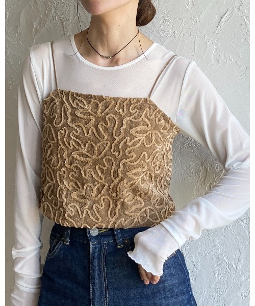She's Closet(シーズクローゼット)の「ショート丈クロップド 花柄刺繍 ベロア ビスチェ キャミソール(ベスト・レディース・ベージュ/ネイビー/ブラック/オフホワイト・FREE)」の7枚目の写真