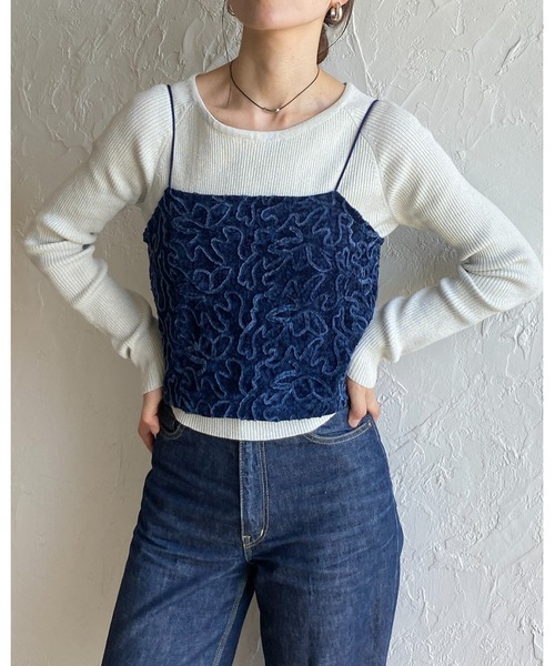 She's Closet(シーズクローゼット)の「ショート丈クロップド 花柄刺繍 ベロア ビスチェ キャミソール(ベスト・レディース・ベージュ/ネイビー/ブラック/オフホワイト・FREE)」の8枚目の写真
