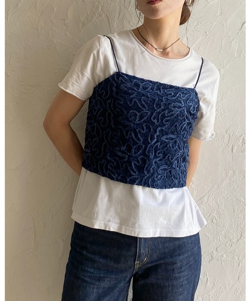 She's Closet(シーズクローゼット)の「ショート丈クロップド 花柄刺繍 ベロア ビスチェ キャミソール(ベスト・レディース・ベージュ/ネイビー/ブラック/オフホワイト・FREE)」の12枚目の写真