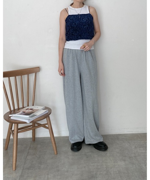 She's Closet(シーズクローゼット)の「ショート丈クロップド 花柄刺繍 ベロア ビスチェ キャミソール(ベスト・レディース・ベージュ/ネイビー/ブラック/オフホワイト・FREE)」の17枚目の写真