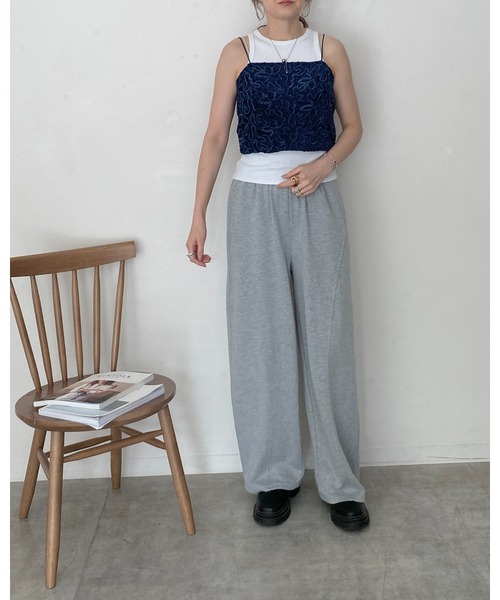 She's Closet(シーズクローゼット)の「ショート丈クロップド 花柄刺繍 ベロア ビスチェ キャミソール(ベスト・レディース・ベージュ/ネイビー/ブラック/オフホワイト・FREE)」の19枚目の写真