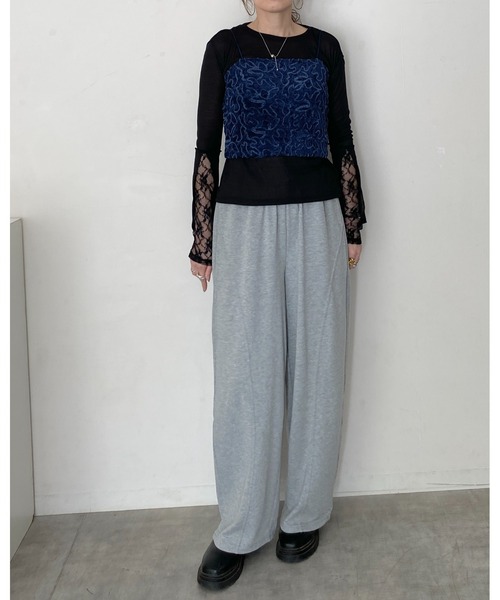 She's Closet(シーズクローゼット)の「ショート丈クロップド 花柄刺繍 ベロア ビスチェ キャミソール(ベスト・レディース・ベージュ/ネイビー/ブラック/オフホワイト・FREE)」の20枚目の写真