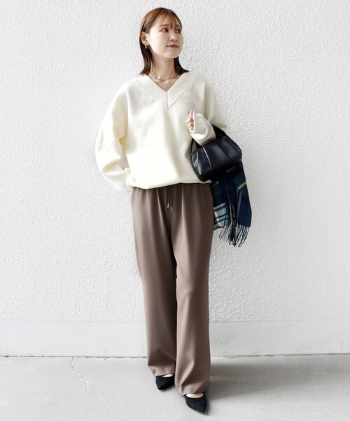 SHIPS(シップス)の「〈UVカット/防シワ加工〉梳毛調 ストレッチ ドロスト パンツ(その他パンツ・レディース・ナチュラル/ダークグレー/ブラウン系・40/38/36)」の9枚目の写真