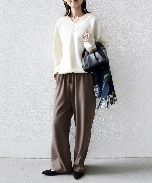 SHIPS(シップス)の「〈UVカット/防シワ加工〉梳毛調 ストレッチ ドロスト パンツ(その他パンツ・レディース・ナチュラル/ダークグレー/ブラウン系・40/38/36)」の10枚目の写真