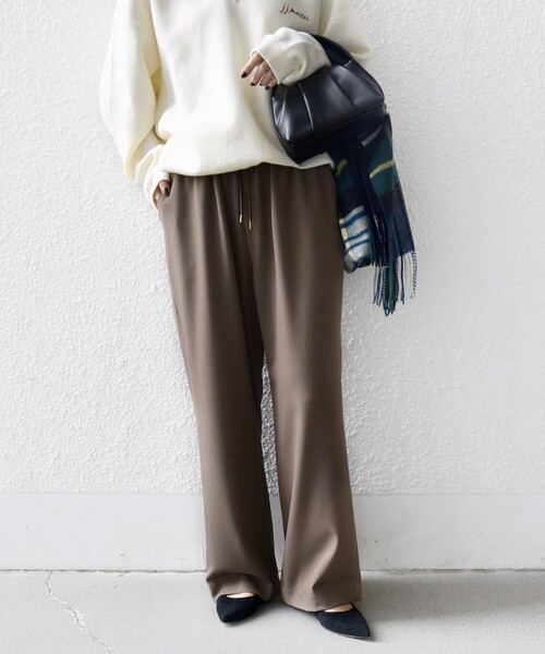 SHIPS(シップス)の「〈UVカット/防シワ加工〉梳毛調 ストレッチ ドロスト パンツ(その他パンツ・レディース・ナチュラル/ダークグレー/ブラウン系・40/38/36)」の11枚目の写真