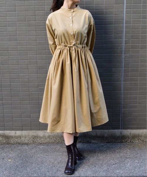 &soiree(アンドソワレ)の「【&soiree】タック入りウエストリボンシャツワンピース(シャツワンピース・レディース・ベージュ/ブルー/ホワイト・MEDIUM/SMALL)」の4枚目の写真