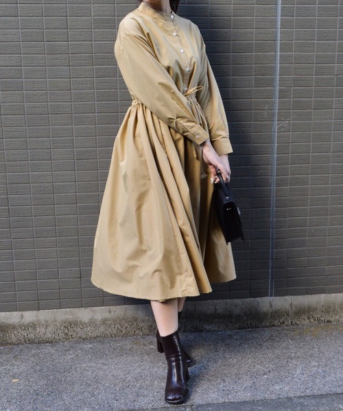 &soiree(アンドソワレ)の「【&soiree】タック入りウエストリボンシャツワンピース(シャツワンピース・レディース・ベージュ/ブルー/ホワイト・MEDIUM/SMALL)」の6枚目の写真