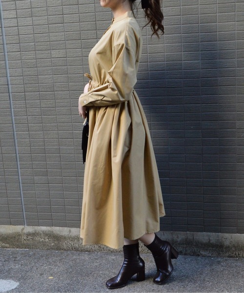 &soiree(アンドソワレ)の「【&soiree】タック入りウエストリボンシャツワンピース(シャツワンピース・レディース・ベージュ/ブルー/ホワイト・MEDIUM/SMALL)」の8枚目の写真