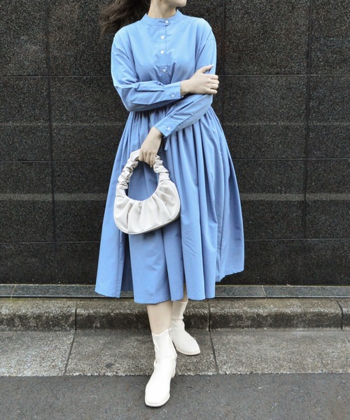 &soiree(アンドソワレ)の「【&soiree】タック入りウエストリボンシャツワンピース(シャツワンピース・レディース・ベージュ/ブルー/ホワイト・MEDIUM/SMALL)」の13枚目の写真