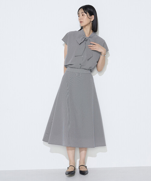 COMME CA（コムサ）の「シアーサッカーギンガム ボウタイブラウス（シャツ/ブラウス・レディース・ホワイト×ブラック・9号/11号）」の4枚目の写真