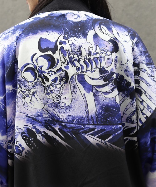 REZEN(リゼン)の「ガシャドクロ柄羽織(その他アウター・メンズ・ローズ/ライトグレー/レッドパープル・MEDIUM/LARGE)」の18枚目の写真
