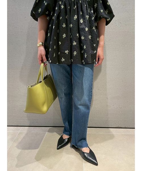 Mila Owen(ミラオーウェン)の「裾段差テーパードデニムパンツ(デニムパンツ・レディース・インディゴブルー/ブラウン/ブルー/ライトブルー・0/1/2/00)」の12枚目の写真