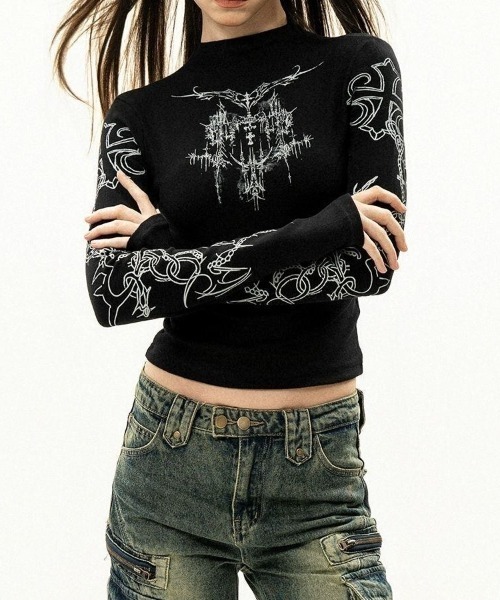 セール】Y2K 変形ゴシックプリント ハイネックロンT（Tシャツ