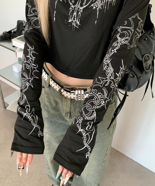 lilful(リルフル)の「Y2K 変形ゴシックプリント ハイネックロンT(Tシャツ/カットソー・レディース・ブラック/ブラウン・F)」の22枚目の写真
