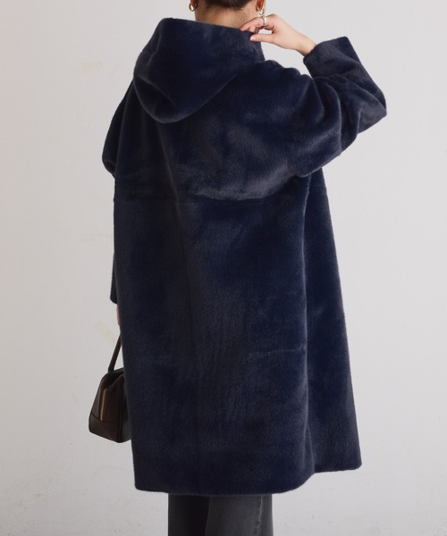 COLLAGE GALLARDAGALANTE（コラージュガリャルダガランテ）の「リバーシブルフェイクファーコート（その他アウター・レディース・ネイビー/ベージュ・FREE）」の13枚目の写真