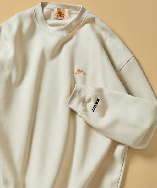 FREAK'S STORE（フリークスストア）の「限定展開 KELTY×FREAK'S STORE/ケルティ 別注 ワンポイント ヴィンテージロゴ クルーネックスウェット（スウェット・メンズ・オフホワイト/チャコールグレー/アッシュグレー/ブラック/グリーン/ネイビー/グレイッシュベージュ・LARGE/MEDIUM/X-LARGE/SMALL）」の2枚目の写真