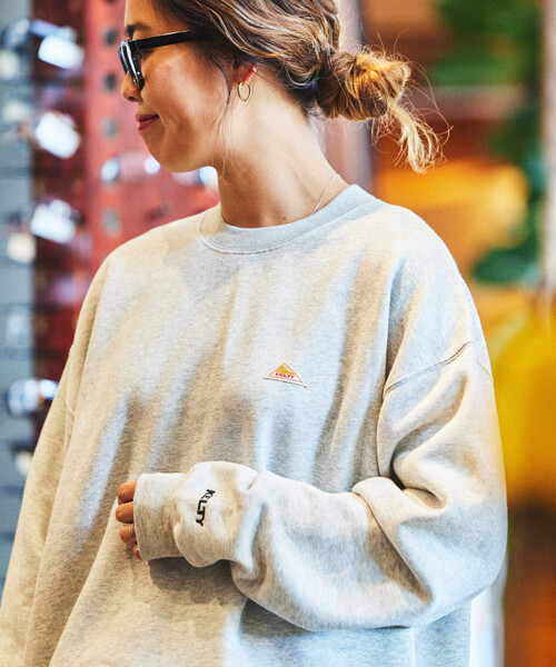 FREAK'S STORE（フリークスストア）の「限定展開 KELTY×FREAK'S STORE/ケルティ 別注 ワンポイント ヴィンテージロゴ クルーネックスウェット（スウェット・メンズ・オフホワイト/チャコールグレー/アッシュグレー/ブラック/グリーン/ネイビー/グレイッシュベージュ・LARGE/MEDIUM/X-LARGE/SMALL）」の15枚目の写真