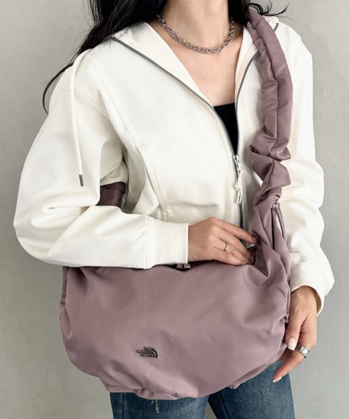 THE NORTH FACE(ザノースフェイス)の「THE NORTH FACE(ザ・ノースフェイス)/A4対応 軽量 大容量 ショルダー 肩掛けバッグ シャーリング ホーボーバッグ/BONNEY HOBO BAG L(ショルダーバッグ・レディース・ブラック/ピンク/ブラック系その他・FREE)」の22枚目の写真