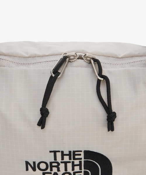THE NORTH FACE(ザノースフェイス)の「【韓国限定・日本未入荷】THE NORTH FACE BOREALIS SHOULDER BAG / ノースフェイス ボレアリス ショルダーバッグ(トートバッグ・メンズ・グレー/ブラック/ホワイト系その他・FREE)」の7枚目の写真