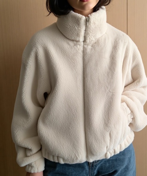cammie(キャミー)の「スタンドカラーフェイクファーブルゾン(ブルゾン・レディース・グレー/オフホワイト・M/L)」の4枚目の写真