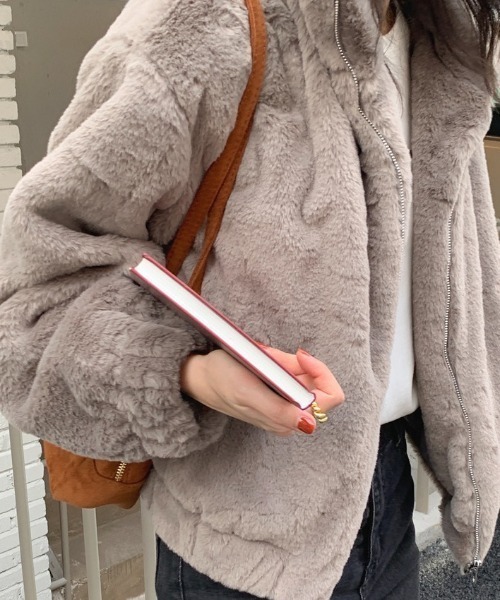 cammie(キャミー)の「スタンドカラーフェイクファーブルゾン(ブルゾン・レディース・グレー/オフホワイト・M/L)」の9枚目の写真