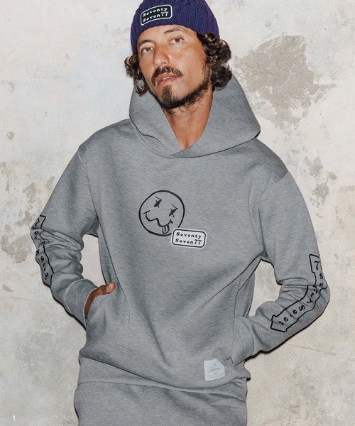 seventy seven(セブンティセブン)の「mpa3947-cardboard P-O hoodie(smile&arrow) プルオーバーパーカー(7725W060)(パーカー・メンズ・トップグレー/ブラック・XL/L/M/S)」の3枚目の写真