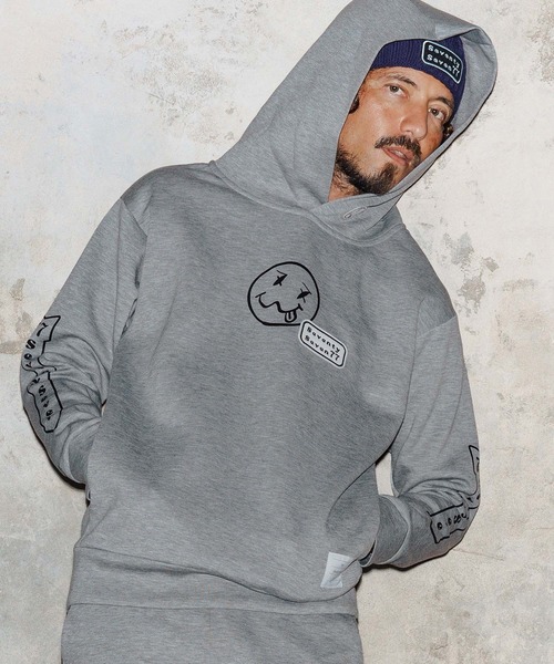 seventy seven(セブンティセブン)の「mpa3947-cardboard P-O hoodie(smile&arrow) プルオーバーパーカー(7725W060)(パーカー・メンズ・トップグレー/ブラック・XL/L/M/S)」の4枚目の写真