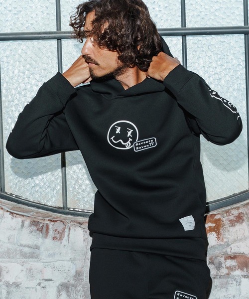 seventy seven(セブンティセブン)の「mpa3947-cardboard P-O hoodie(smile&arrow) プルオーバーパーカー(7725W060)(パーカー・メンズ・トップグレー/ブラック・XL/L/M/S)」の11枚目の写真