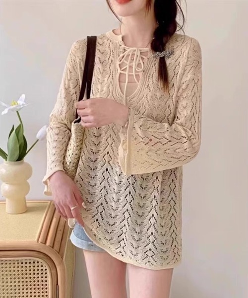 gossip!ロサンゼルス(ゴシップロサンゼルス)の「かぎ編み風 ベルスリーブプルオーバー(ニット/セーター・レディース・オフホワイト/ブラック・M)」の1枚目の写真
