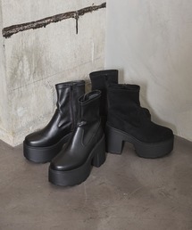 d.i.a.（ダイヤ）の「チャンキーヒール ショートブーツ（ブーツ）」