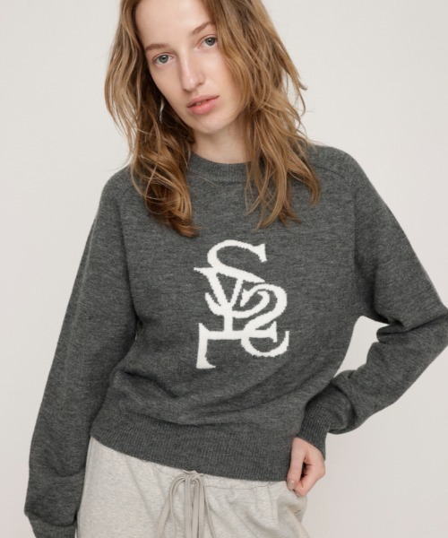 SLY(スライ)の「LOGO JQ KNIT TOPS ロゴ ジャガード ニット トップス 秋服 冬服(ニット/セーター・レディース・ネイビー/レッド/アイボリー/杢グレー・FREE)」の3枚目の写真