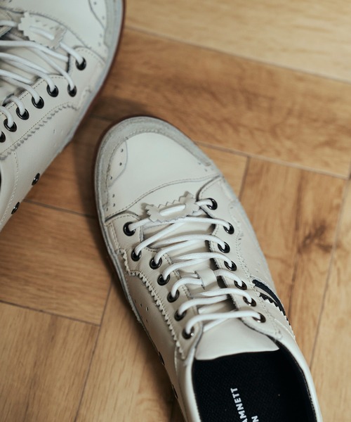 KATHARINE HAMNETT LONDON （キャサリンハムネットロンドン）の「KATHARINE HAMNETT LONDON/キャサリンハムネットロンドン 本革レザースニーカー（3965）（スニーカー・メンズ・ブラック/ホワイト・24.5/25/25.5/26/26.5/27）」の2枚目の写真