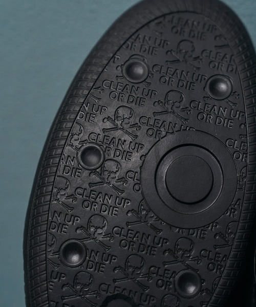 KATHARINE HAMNETT LONDON （キャサリンハムネットロンドン）の「KATHARINE HAMNETT LONDON/キャサリンハムネットロンドン 本革レザースニーカー（3965）（スニーカー・メンズ・ブラック/ホワイト・24.5/25/25.5/26/26.5/27）」の4枚目の写真