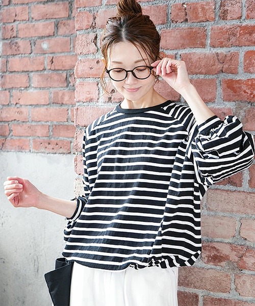 SOLAMONAT(ソラモナ)の「パフ天竺 裾紐ボーダー長袖プルーオーバー(Tシャツ/カットソー・レディース・ホワイト×ブラック/ブラック×ホワイト・FREE)」の2枚目の写真
