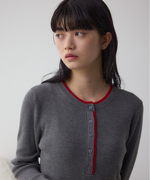 AZUL by moussy(アズールバイマウジー)の「格上げ ヘンリーネックデザインニットトップス(ニット/セーター・レディース・ブラウン/ブラック/杢グレー・FREE)」の1枚目の写真