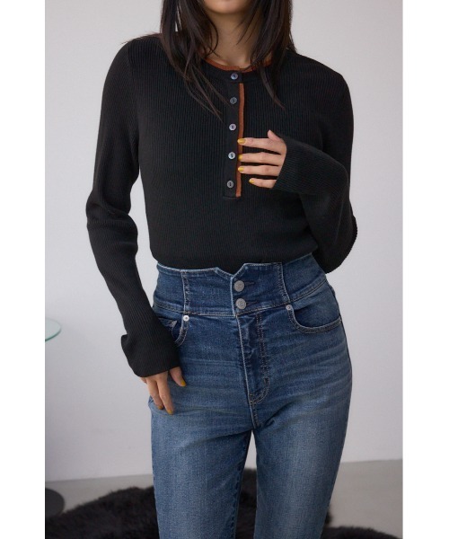 AZUL by moussy(アズールバイマウジー)の「格上げ ヘンリーネックデザインニットトップス(ニット/セーター・レディース・ブラウン/ブラック/杢グレー・FREE)」の4枚目の写真