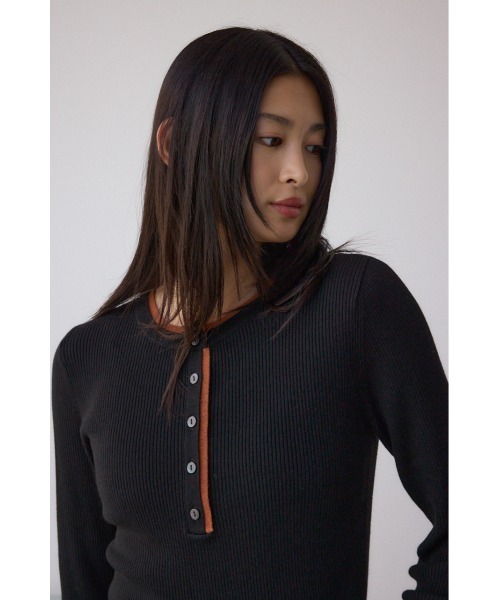 AZUL by moussy(アズールバイマウジー)の「格上げ ヘンリーネックデザインニットトップス(ニット/セーター・レディース・ブラウン/ブラック/杢グレー・FREE)」の5枚目の写真