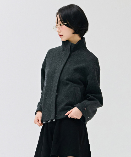 CHASECULT（チェイスカルト）の「女性ウールライクハイネック半コート-チャコール（チェスターコート・レディース・チャコールグレー・90/85）」の2枚目の写真