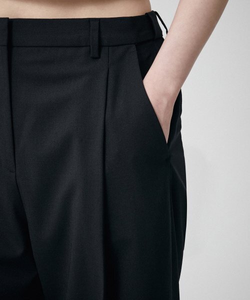 MUSINSA STANDARD WOMAN（ムシンサスタンダードウーマン）の「ウィメンズサマーウールルーズテーパードヒドゥンバンディングスラックス[ブラック]（スラックス・レディース・その他・32/28/29/30/31/24/25/26/27）」の4枚目の写真