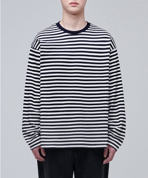 MUSINSA STANDARD（ムシンサスタンダード）の「ストライプリラックスドクルーネック長袖Tシャツ[ブラック]（Tシャツ/カットソー・メンズ・その他・SMALL/MEDIUM/LARGE/X-LARGE/XX-LARGE）」の2枚目の写真