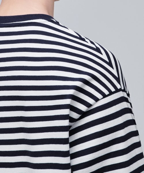 MUSINSA STANDARD（ムシンサスタンダード）の「ストライプリラックスドクルーネック長袖Tシャツ[ブラック]（Tシャツ/カットソー・メンズ・その他・SMALL/MEDIUM/LARGE/X-LARGE/XX-LARGE）」の6枚目の写真