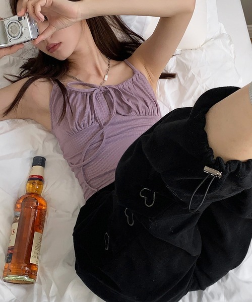 CERCA（チェルカ）の「【 MEMECLE / メメクル 】レースアップ フリルギャザー キャミソール（キャミソール・レディース・ライトブルー/ブラック/グレー/パープル・MEDIUM）」の4枚目の写真