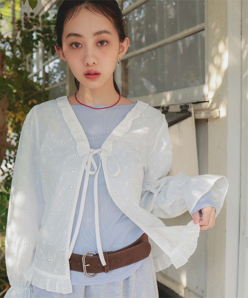 miette(ミエット)の「フリルデザインコットンレースブラウス(シャツ/ブラウス・レディース・ブラック/オフホワイト・L/M/S)」の1枚目の写真